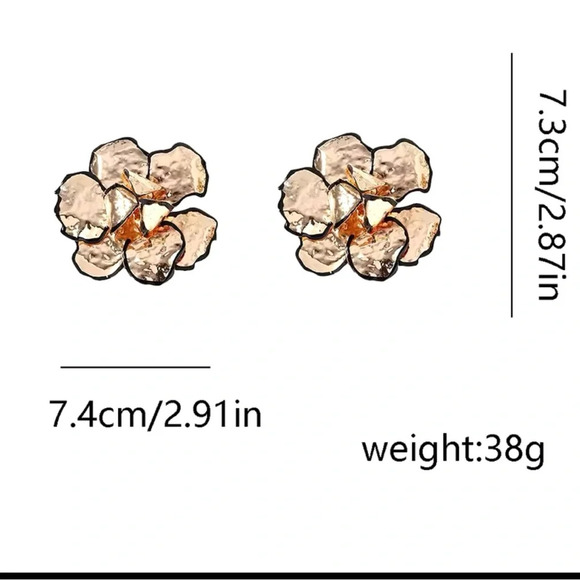 Zara Gold Metal Flower Earrings - Picture 3 of 17